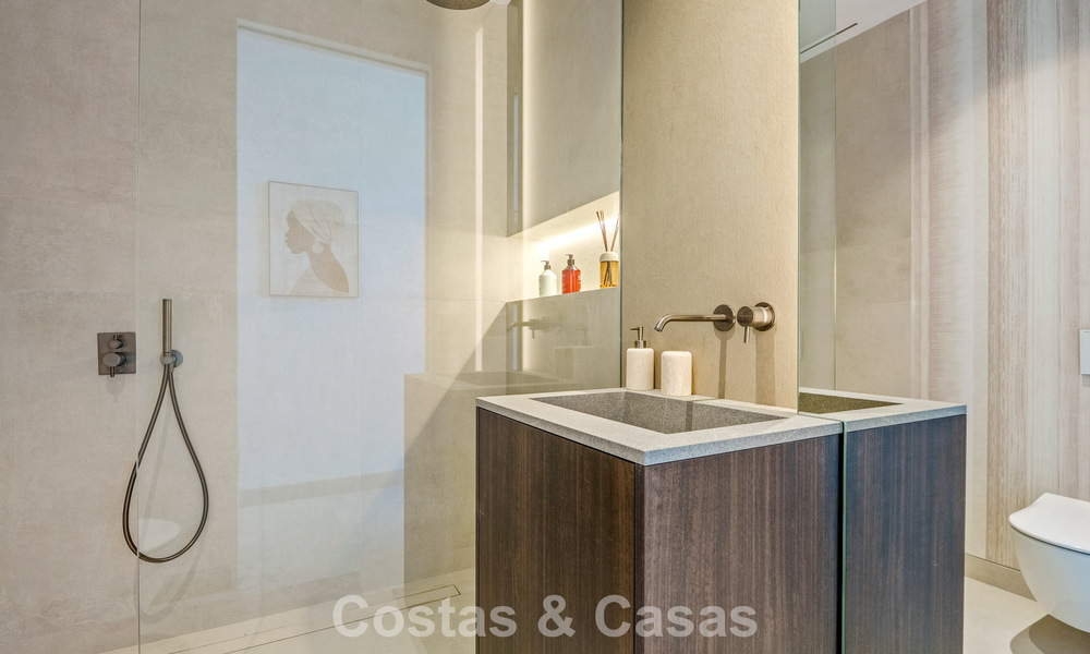 Exclusiva villa de lujo contemporánea en venta dentro de una comunidad segura en La Quinta, Benahavís - Marbella 789415