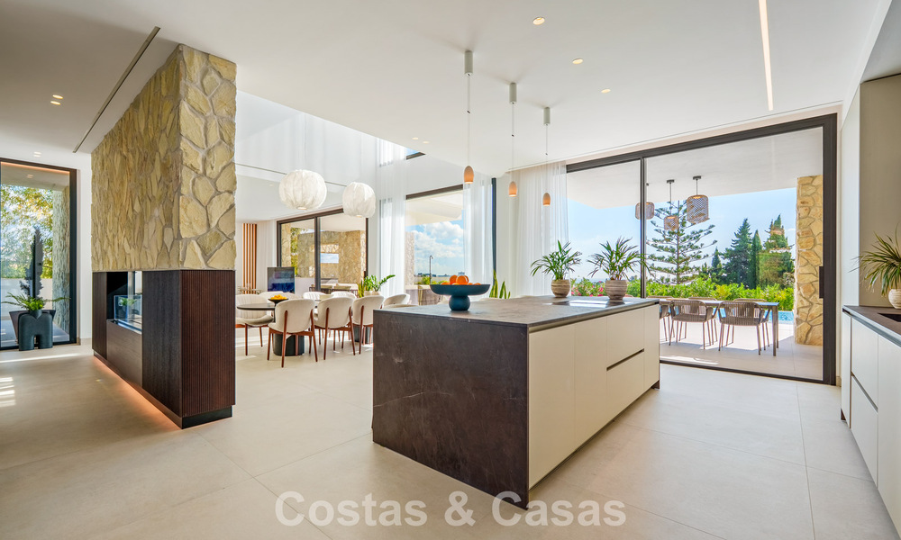 Exclusiva villa de lujo contemporánea en venta dentro de una comunidad segura en La Quinta, Benahavís - Marbella 789418