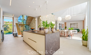 Exclusiva villa de lujo contemporánea en venta dentro de una comunidad segura en La Quinta, Benahavís - Marbella 789420 