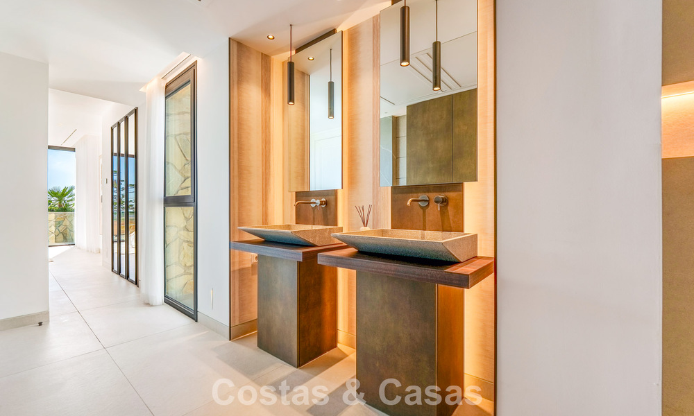 Exclusiva villa de lujo contemporánea en venta dentro de una comunidad segura en La Quinta, Benahavís - Marbella 789430