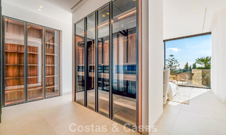 Exclusiva villa de lujo contemporánea en venta dentro de una comunidad segura en La Quinta, Benahavís - Marbella 789431 