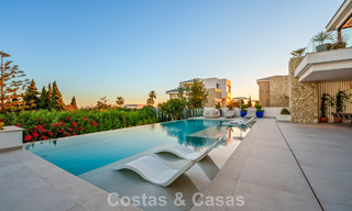 Exclusiva villa de lujo contemporánea en venta dentro de una comunidad segura en La Quinta, Benahavís - Marbella 789452 