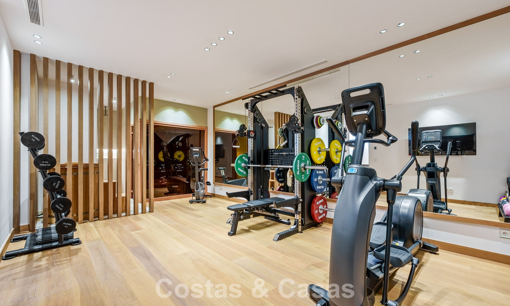 Villa de lujo moderno-mediterránea en venta dentro de una comunidad de prestigio en La Quinta, Benahavís - Marbella 789468