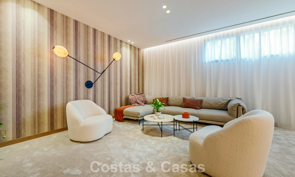 Villa de lujo moderno-mediterránea en venta dentro de una comunidad de prestigio en La Quinta, Benahavís - Marbella 789472