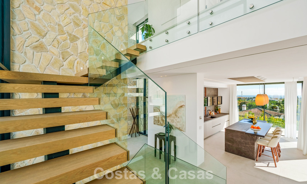 Villa de lujo moderno-mediterránea en venta dentro de una comunidad de prestigio en La Quinta, Benahavís - Marbella 789477