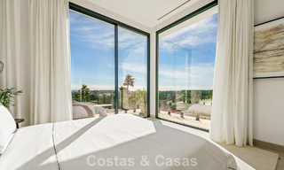 Villa de lujo moderno-mediterránea en venta dentro de una comunidad de prestigio en La Quinta, Benahavís - Marbella 789480 