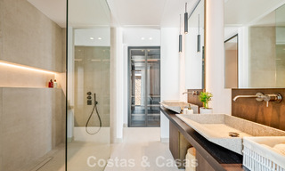 Villa de lujo moderno-mediterránea en venta dentro de una comunidad de prestigio en La Quinta, Benahavís - Marbella 789481 