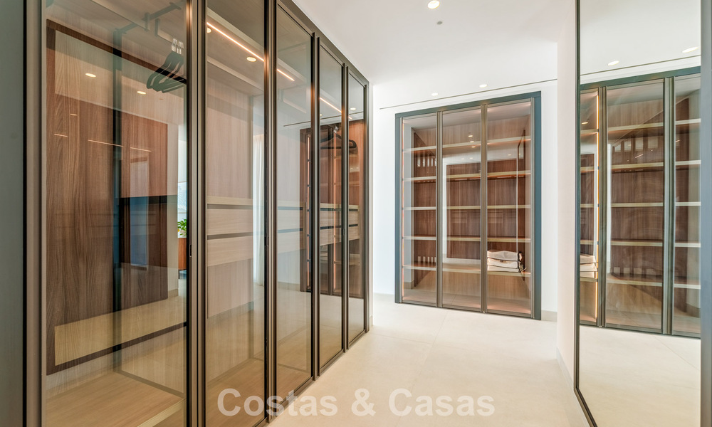 Villa de lujo moderno-mediterránea en venta dentro de una comunidad de prestigio en La Quinta, Benahavís - Marbella 789484