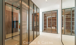 Villa de lujo moderno-mediterránea en venta dentro de una comunidad de prestigio en La Quinta, Benahavís - Marbella 789484 