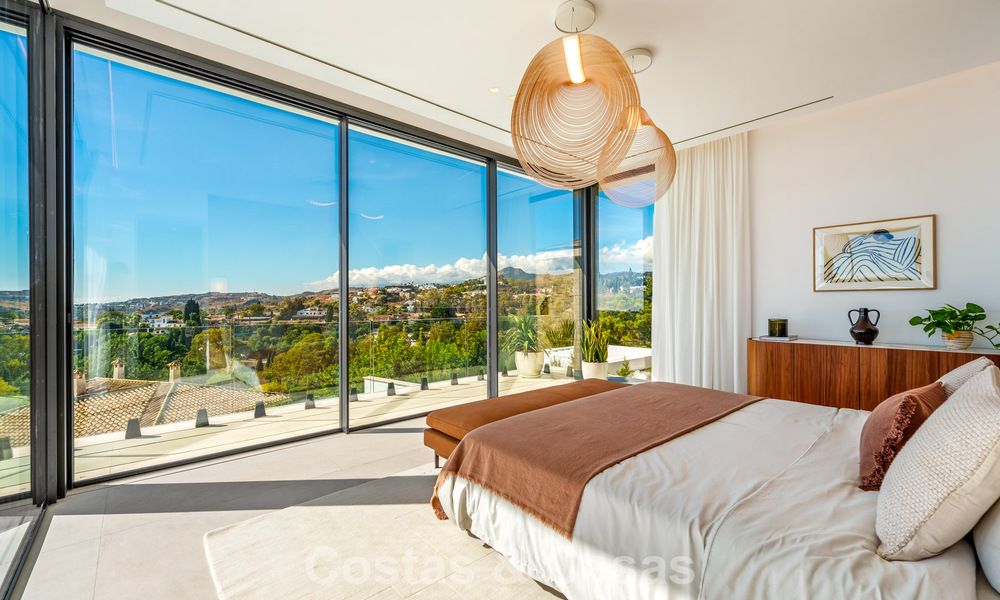 Villa de lujo moderno-mediterránea en venta dentro de una comunidad de prestigio en La Quinta, Benahavís - Marbella 789485