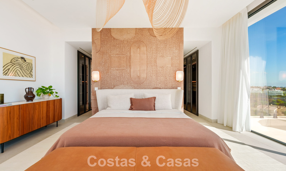 Villa de lujo moderno-mediterránea en venta dentro de una comunidad de prestigio en La Quinta, Benahavís - Marbella 789490