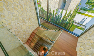 Villa de lujo moderno-mediterránea en venta dentro de una comunidad de prestigio en La Quinta, Benahavís - Marbella 789491 