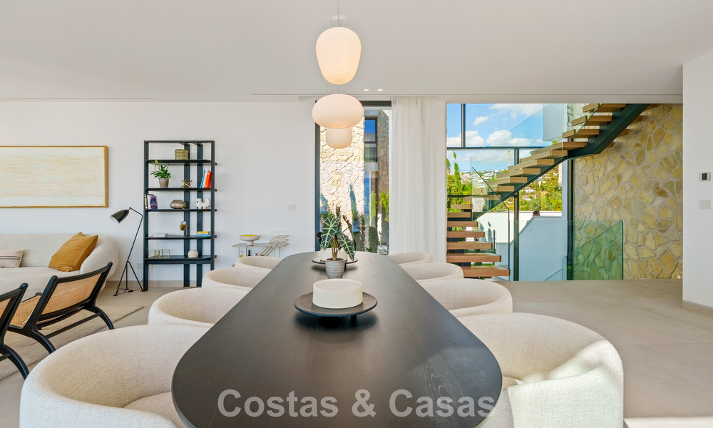 Villa de lujo moderno-mediterránea en venta dentro de una comunidad de prestigio en La Quinta, Benahavís - Marbella 789494