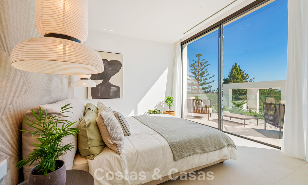 Villa de lujo moderno-mediterránea en venta dentro de una comunidad de prestigio en La Quinta, Benahavís - Marbella 789495