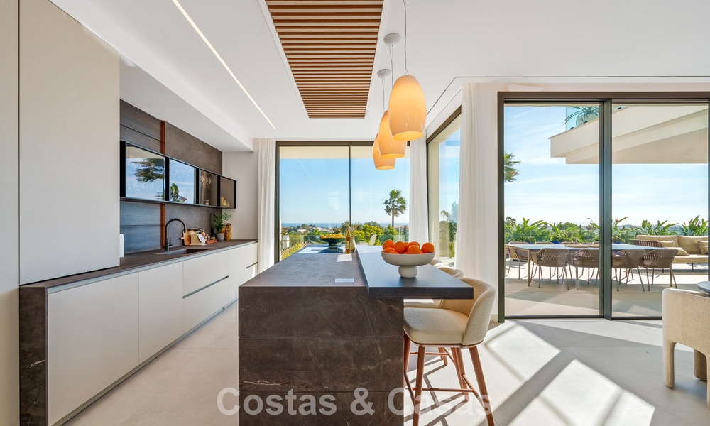 Villa de lujo moderno-mediterránea en venta dentro de una comunidad de prestigio en La Quinta, Benahavís - Marbella 789496