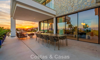 Villa de lujo moderno-mediterránea en venta dentro de una comunidad de prestigio en La Quinta, Benahavís - Marbella 789508 