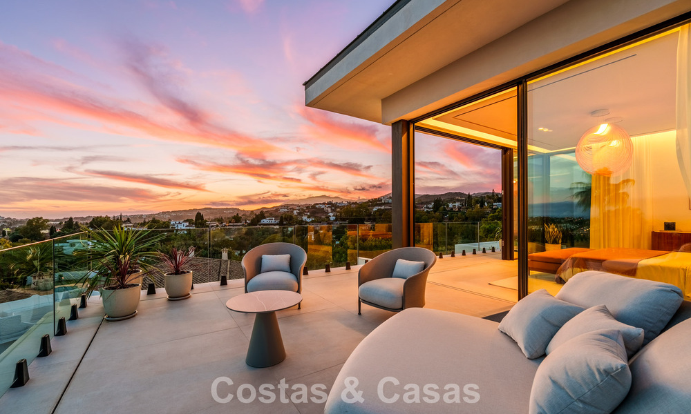 Villa de lujo moderno-mediterránea en venta dentro de una comunidad de prestigio en La Quinta, Benahavís - Marbella 789513