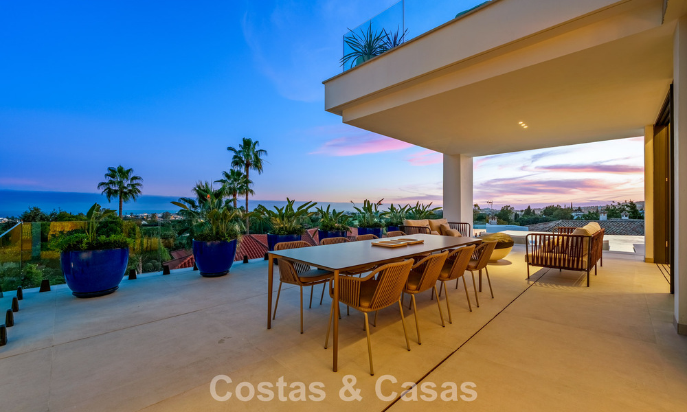 Villa de lujo moderno-mediterránea en venta dentro de una comunidad de prestigio en La Quinta, Benahavís - Marbella 789514