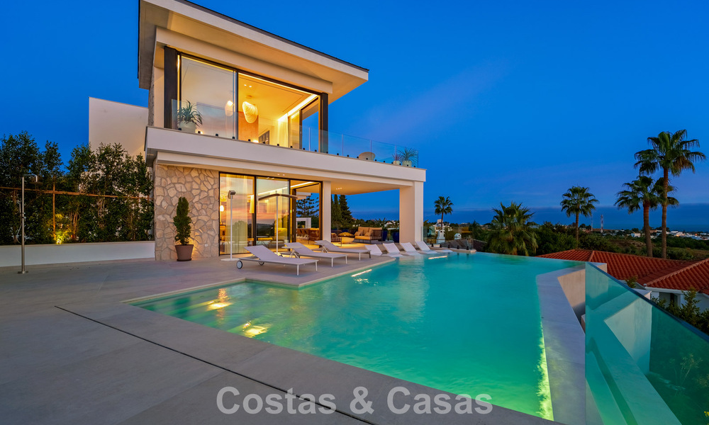Villa de lujo moderno-mediterránea en venta dentro de una comunidad de prestigio en La Quinta, Benahavís - Marbella 789517