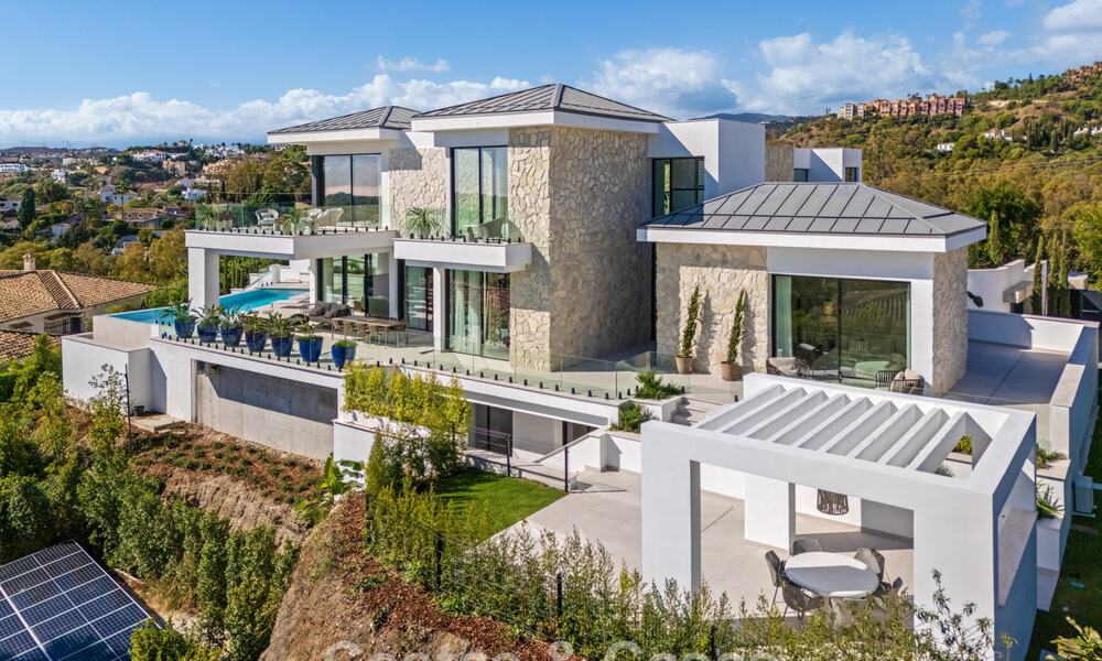 Villa de lujo moderno-mediterránea en venta dentro de una comunidad de prestigio en La Quinta, Benahavís - Marbella 789520