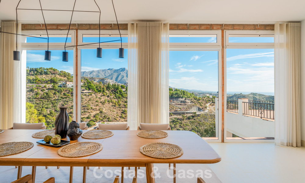 Villa de lujo andaluza elegante con encanto atemporal en venta en El Madroñal, Marbella - Benahavís 789525