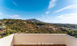 Villa de lujo andaluza elegante con encanto atemporal en venta en El Madroñal, Marbella - Benahavís 789529 