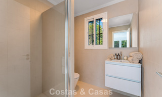 Villa de lujo andaluza elegante con encanto atemporal en venta en El Madroñal, Marbella - Benahavís 789537 