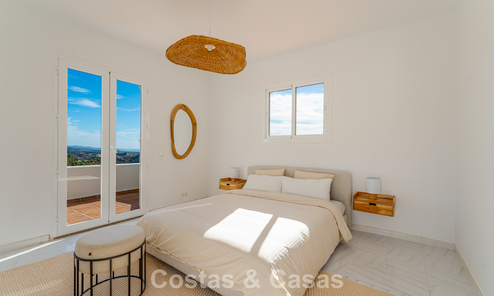 Villa de lujo andaluza elegante con encanto atemporal en venta en El Madroñal, Marbella - Benahavís 789538