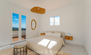 Villa de lujo andaluza elegante con encanto atemporal en venta en El Madroñal, Marbella - Benahavís 789538 