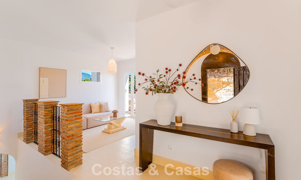 Villa de lujo andaluza elegante con encanto atemporal en venta en El Madroñal, Marbella - Benahavís 789539