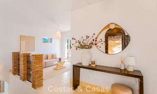 Villa de lujo andaluza elegante con encanto atemporal en venta en El Madroñal, Marbella - Benahavís 789539 