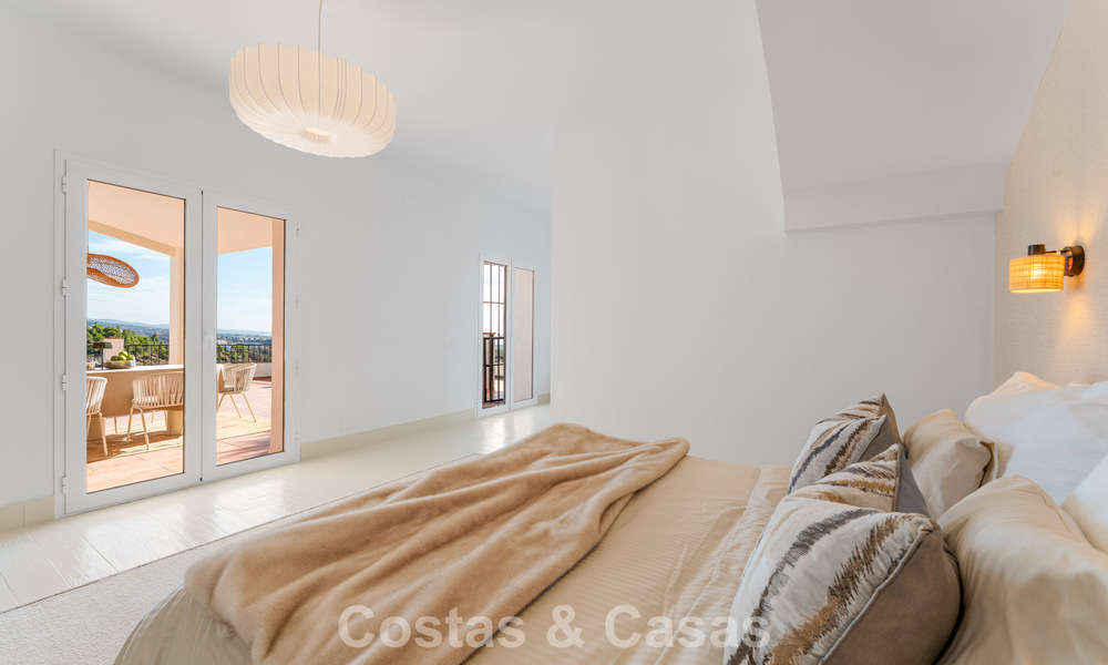 Villa de lujo andaluza elegante con encanto atemporal en venta en El Madroñal, Marbella - Benahavís 789540