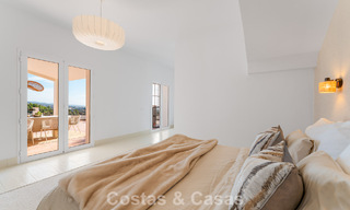 Villa de lujo andaluza elegante con encanto atemporal en venta en El Madroñal, Marbella - Benahavís 789540 