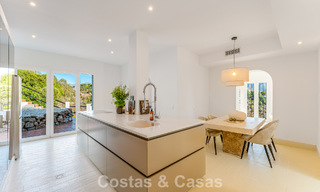 Villa de lujo andaluza elegante con encanto atemporal en venta en El Madroñal, Marbella - Benahavís 789542 