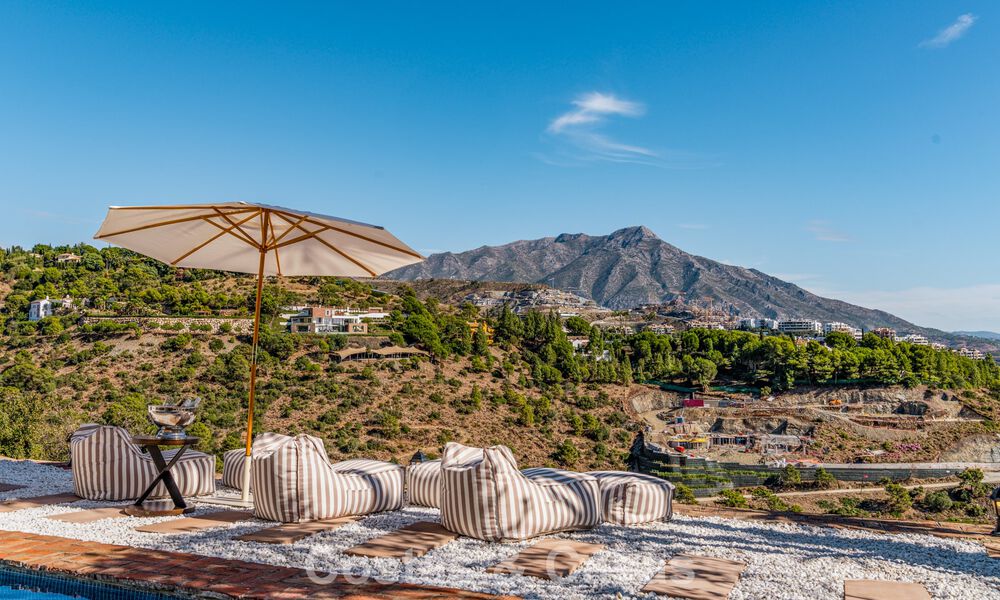 Villa de lujo andaluza elegante con encanto atemporal en venta en El Madroñal, Marbella - Benahavís 789546