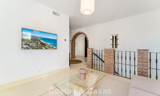 Villa de lujo andaluza elegante con encanto atemporal en venta en El Madroñal, Marbella - Benahavís 789547 