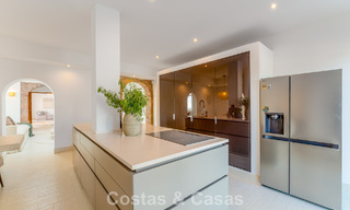 Villa de lujo andaluza elegante con encanto atemporal en venta en El Madroñal, Marbella - Benahavís 789549 