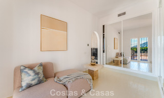 Villa de lujo andaluza elegante con encanto atemporal en venta en El Madroñal, Marbella - Benahavís 789551 