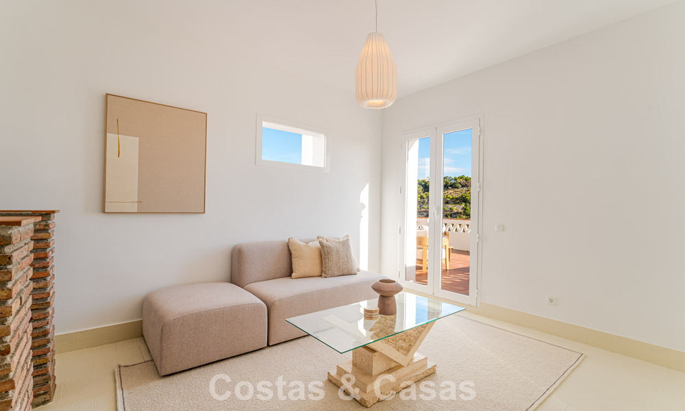 Villa de lujo andaluza elegante con encanto atemporal en venta en El Madroñal, Marbella - Benahavís 789554