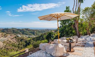 Villa de lujo andaluza elegante con encanto atemporal en venta en El Madroñal, Marbella - Benahavís 789557 