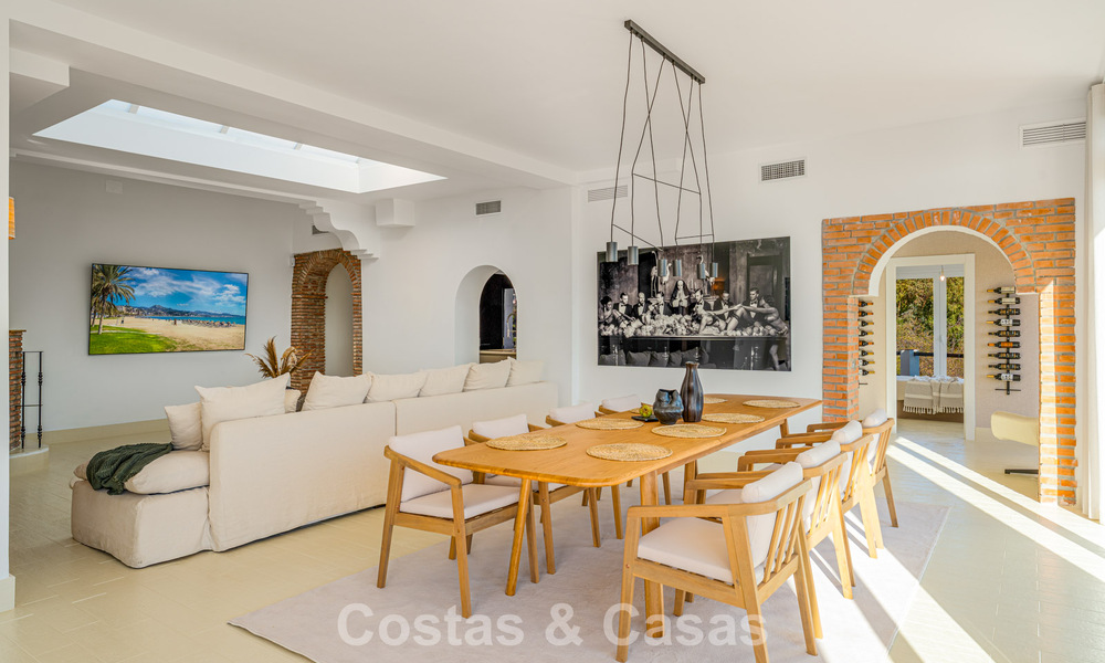 Villa de lujo andaluza elegante con encanto atemporal en venta en El Madroñal, Marbella - Benahavís 789559