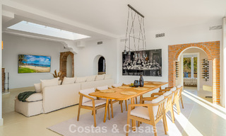 Villa de lujo andaluza elegante con encanto atemporal en venta en El Madroñal, Marbella - Benahavís 789559 