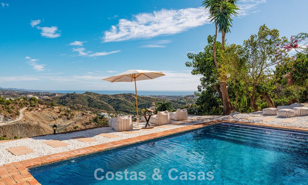 Villa de lujo andaluza elegante con encanto atemporal en venta en El Madroñal, Marbella - Benahavís 789562