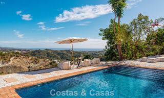 Villa de lujo andaluza elegante con encanto atemporal en venta en El Madroñal, Marbella - Benahavís 789562 