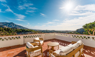Villa de lujo andaluza elegante con encanto atemporal en venta en El Madroñal, Marbella - Benahavís 789563 