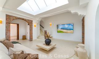 Villa de lujo andaluza elegante con encanto atemporal en venta en El Madroñal, Marbella - Benahavís 789564 