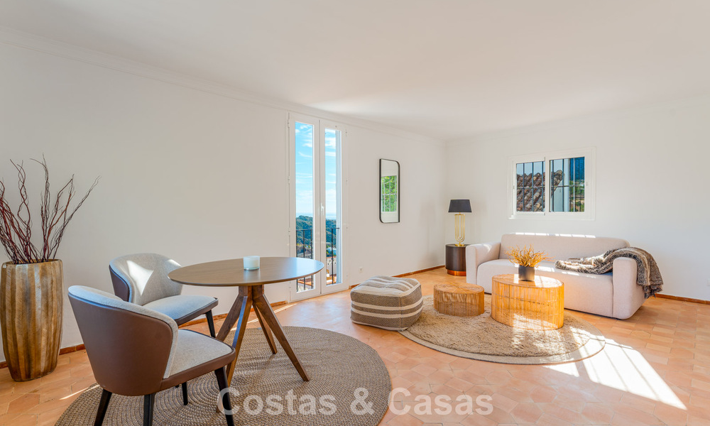 Villa de lujo andaluza elegante con encanto atemporal en venta en El Madroñal, Marbella - Benahavís 789568