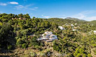 Villa de lujo andaluza elegante con encanto atemporal en venta en El Madroñal, Marbella - Benahavís 789573 