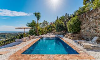 Villa de lujo andaluza elegante con encanto atemporal en venta en El Madroñal, Marbella - Benahavís 789574 