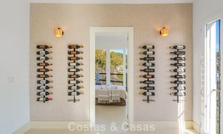 Villa de lujo andaluza elegante con encanto atemporal en venta en El Madroñal, Marbella - Benahavís 789576 